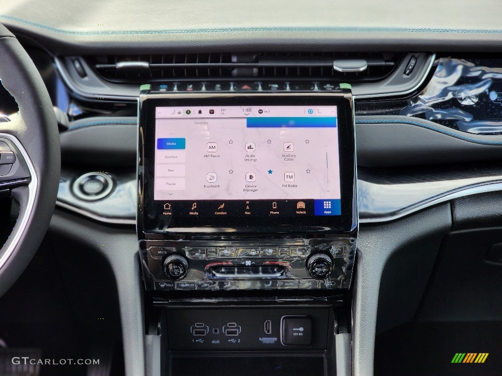 2023 Jeep Grand Cherokee Trailhawk 4XE Controls Photos