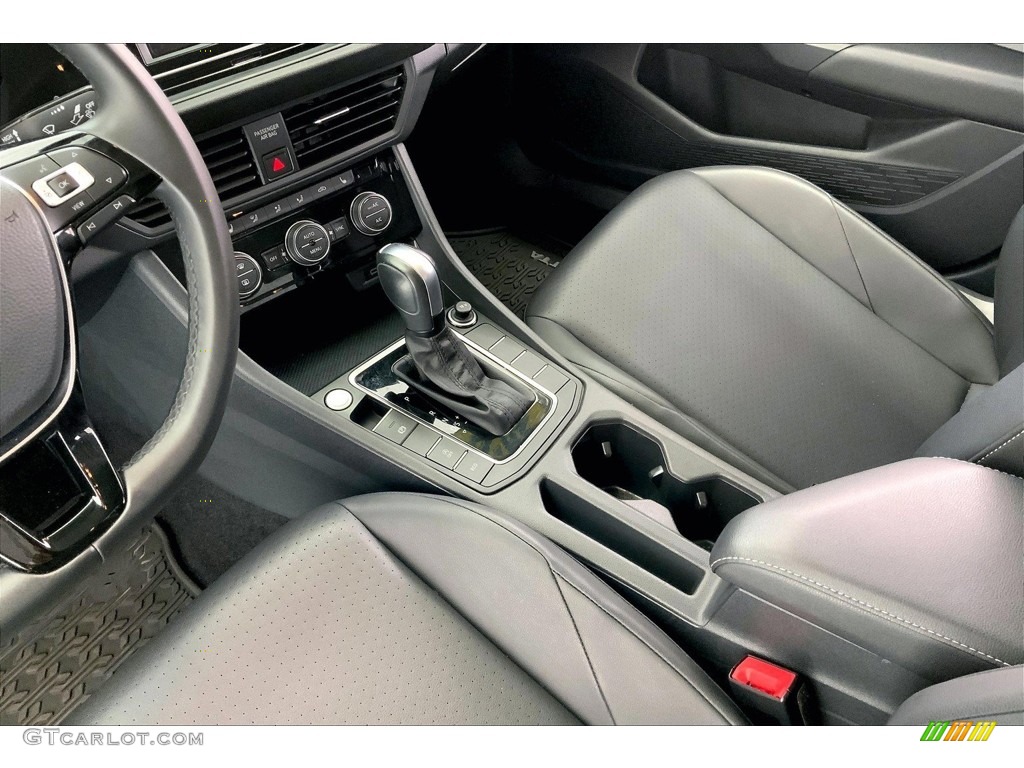 2020 Jetta SE - Black / Titan Black photo #17