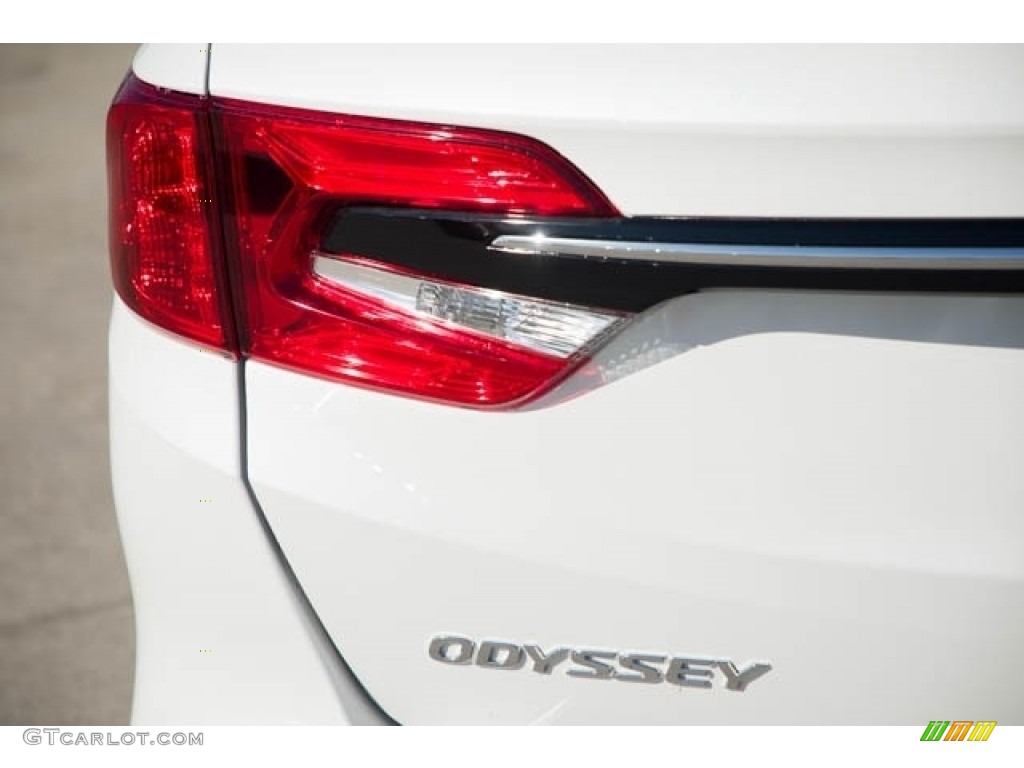 2024 Honda Odyssey EX Marks and Logos Photos