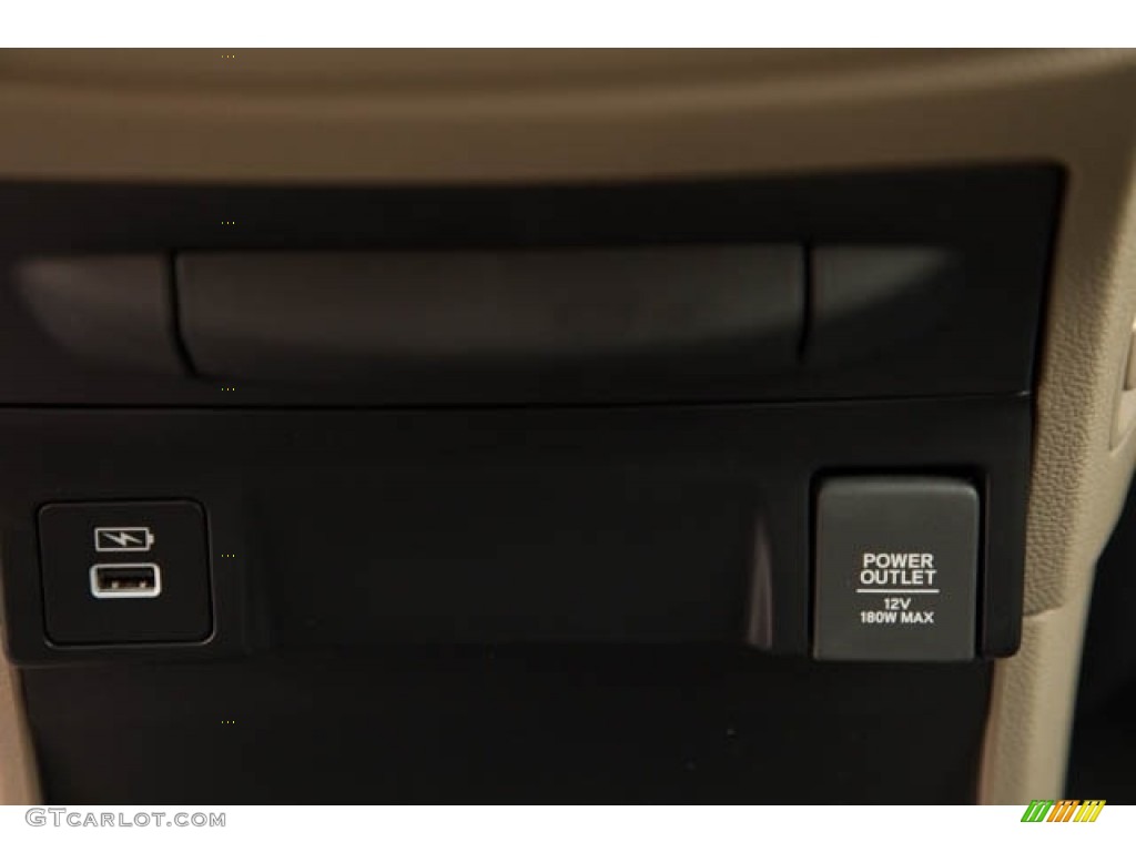 2024 Odyssey EX - Platinum White Pearl / Beige photo #23