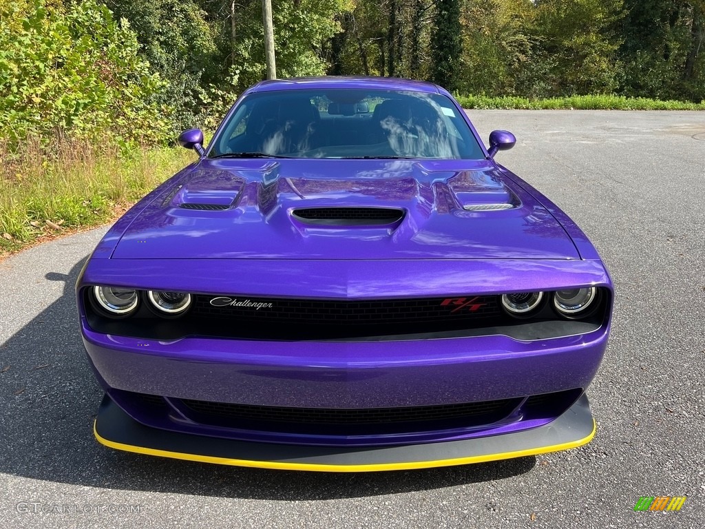 2023 Challenger R/T Scat Pack Widebody - Plum Crazy Pearl / Black photo #3