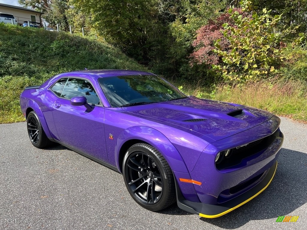 2023 Challenger R/T Scat Pack Widebody - Plum Crazy Pearl / Black photo #4