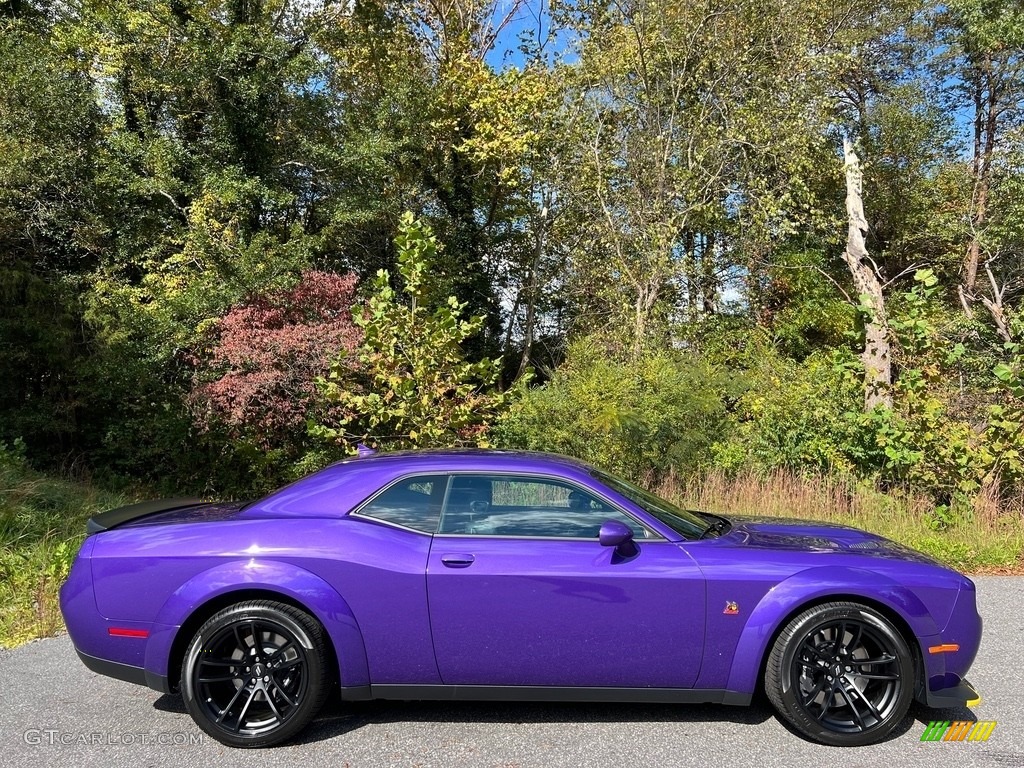2023 Challenger R/T Scat Pack Widebody - Plum Crazy Pearl / Black photo #5
