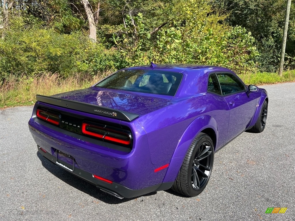 2023 Challenger R/T Scat Pack Widebody - Plum Crazy Pearl / Black photo #6