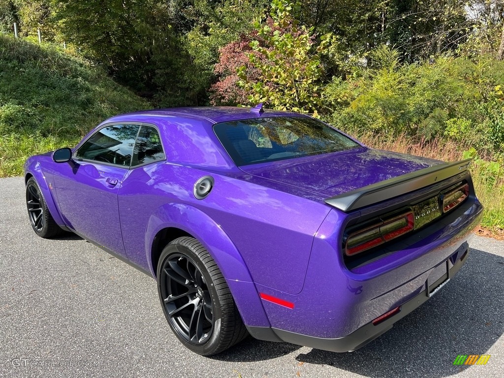 2023 Challenger R/T Scat Pack Widebody - Plum Crazy Pearl / Black photo #8