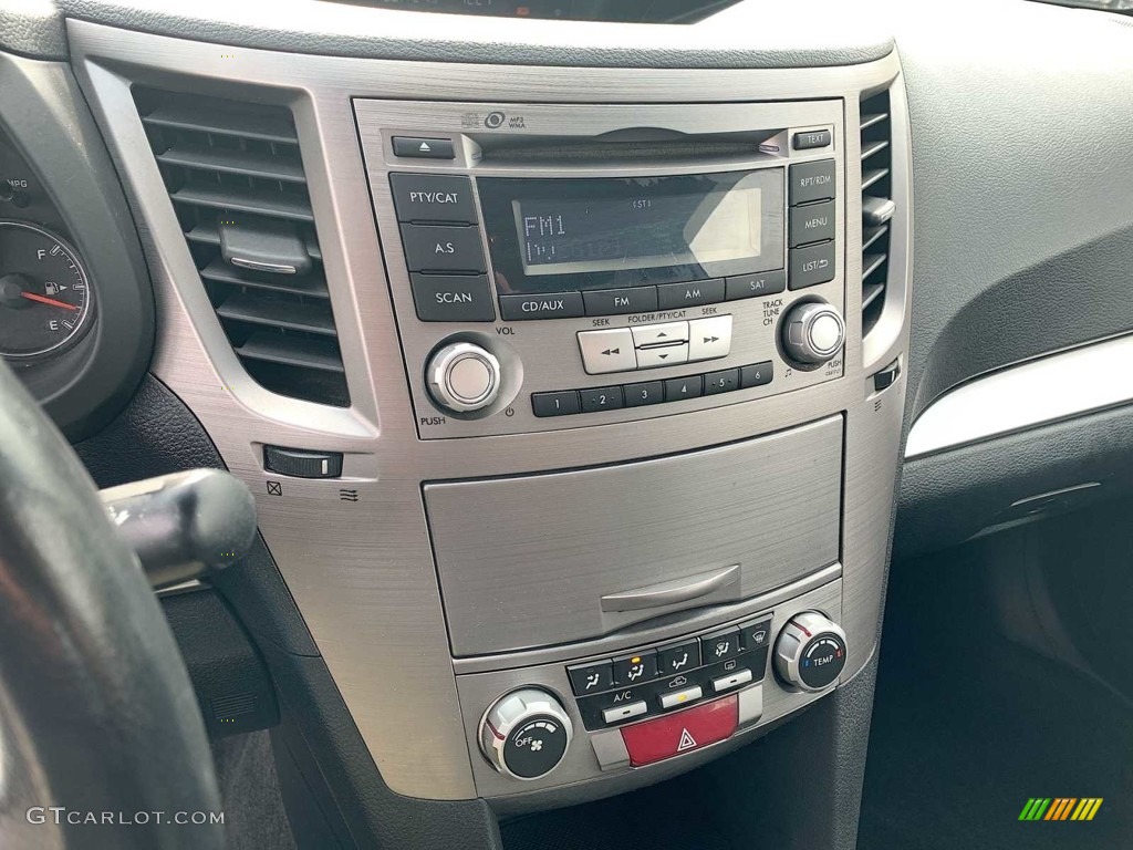 2013 Legacy 2.5i Premium - Ice Silver Metallic / Black photo #13