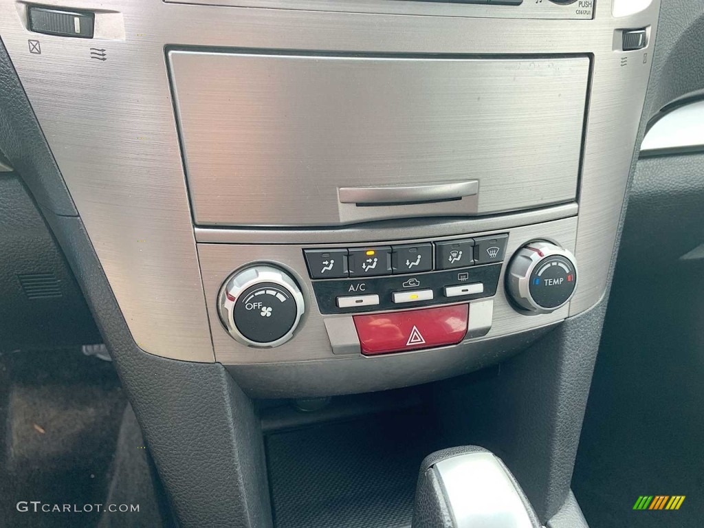 2013 Legacy 2.5i Premium - Ice Silver Metallic / Black photo #15