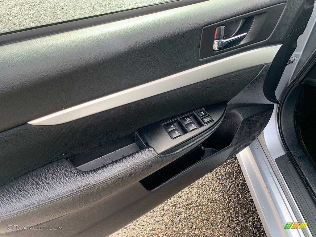 2013 Legacy 2.5i Premium - Ice Silver Metallic / Black photo #18