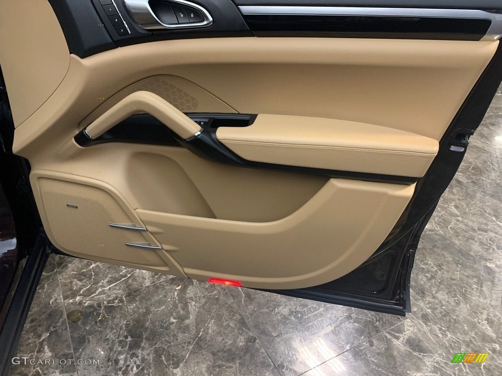 2017 Porsche Cayenne Platinum Edition Luxor Beige Door Panel Photo #146705664