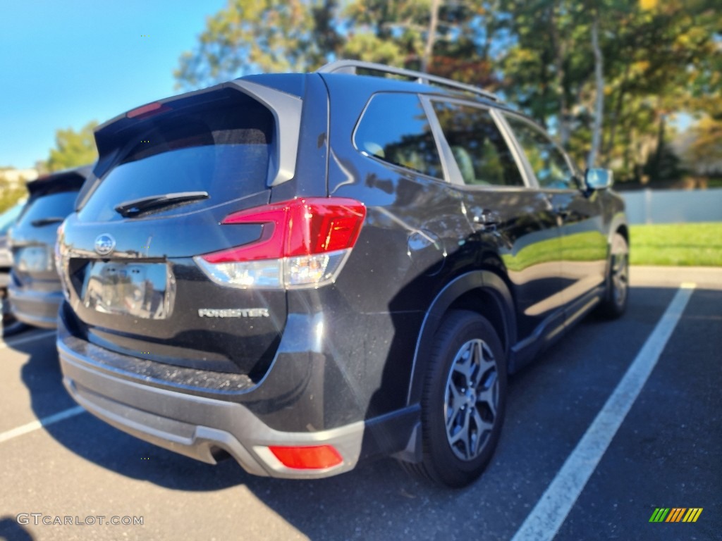 2021 Forester 2.5i Premium - Crystal Black Silica / Gray photo #3