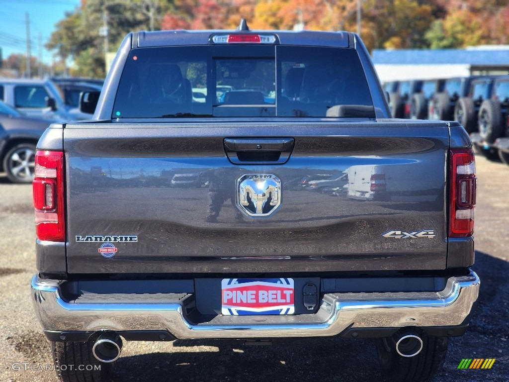 2024 1500 Laramie Crew Cab 4x4 - Granite Crystal Metallic / Black photo #5