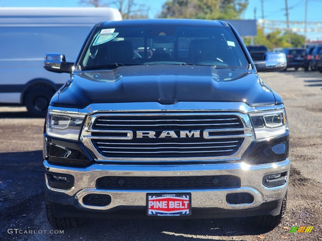 2024 1500 Laramie Crew Cab 4x4 - Diamond Black Crystal Pearl / Black photo #2