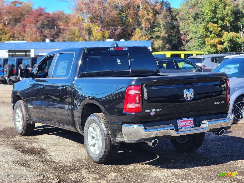 2024 1500 Laramie Crew Cab 4x4 - Diamond Black Crystal Pearl / Black photo #4