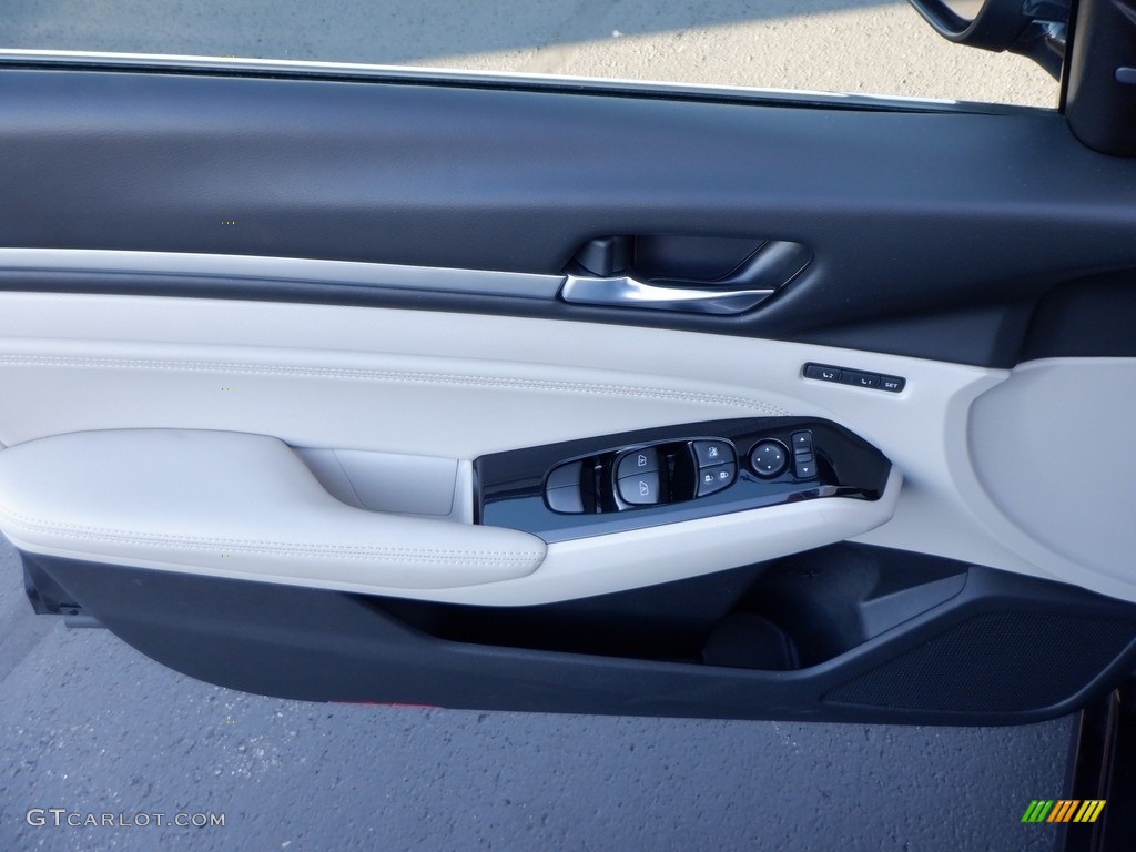 2020 Nissan Altima Platinum AWD Gray Door Panel Photo #146709660