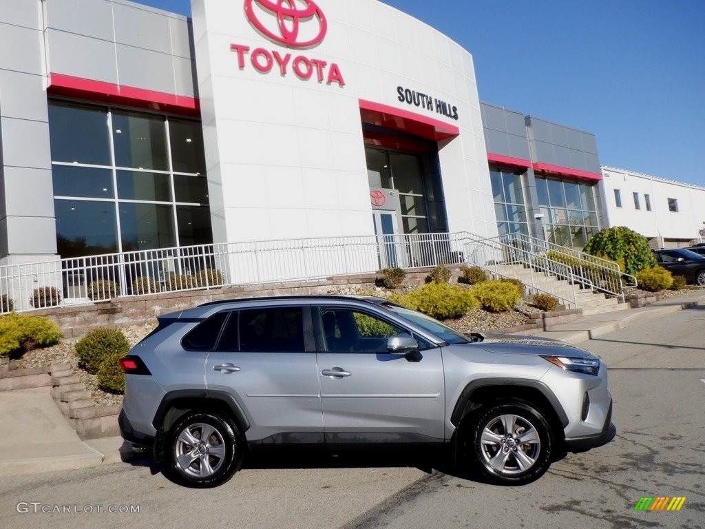 2022 RAV4 XLE AWD - Silver Sky Metallic / Black photo #2