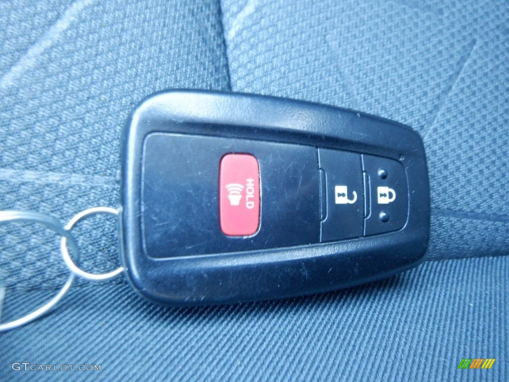 2022 Toyota RAV4 XLE AWD Keys Photos