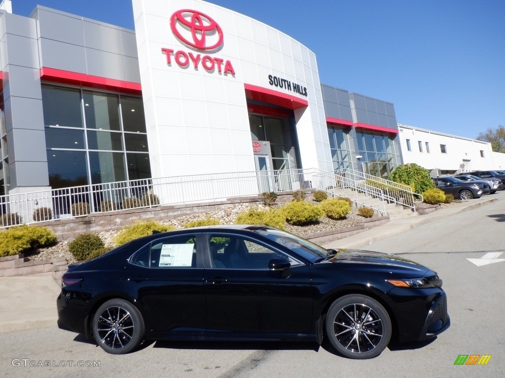 2024 Camry SE - Midnight Black Metallic / Black photo #2