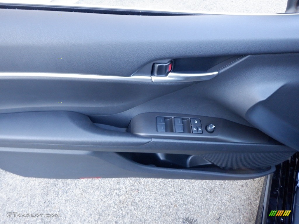 2025 Toyota Camry SE Door Panel Photos