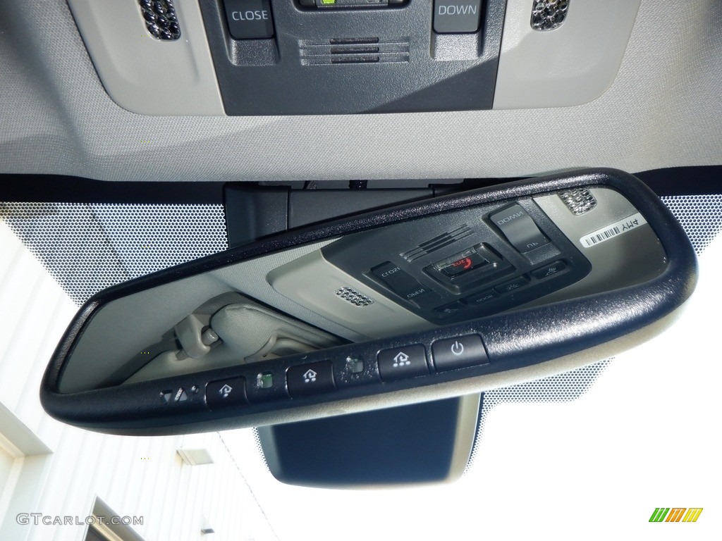 2024 Toyota Camry SE Hybrid Controls Photos