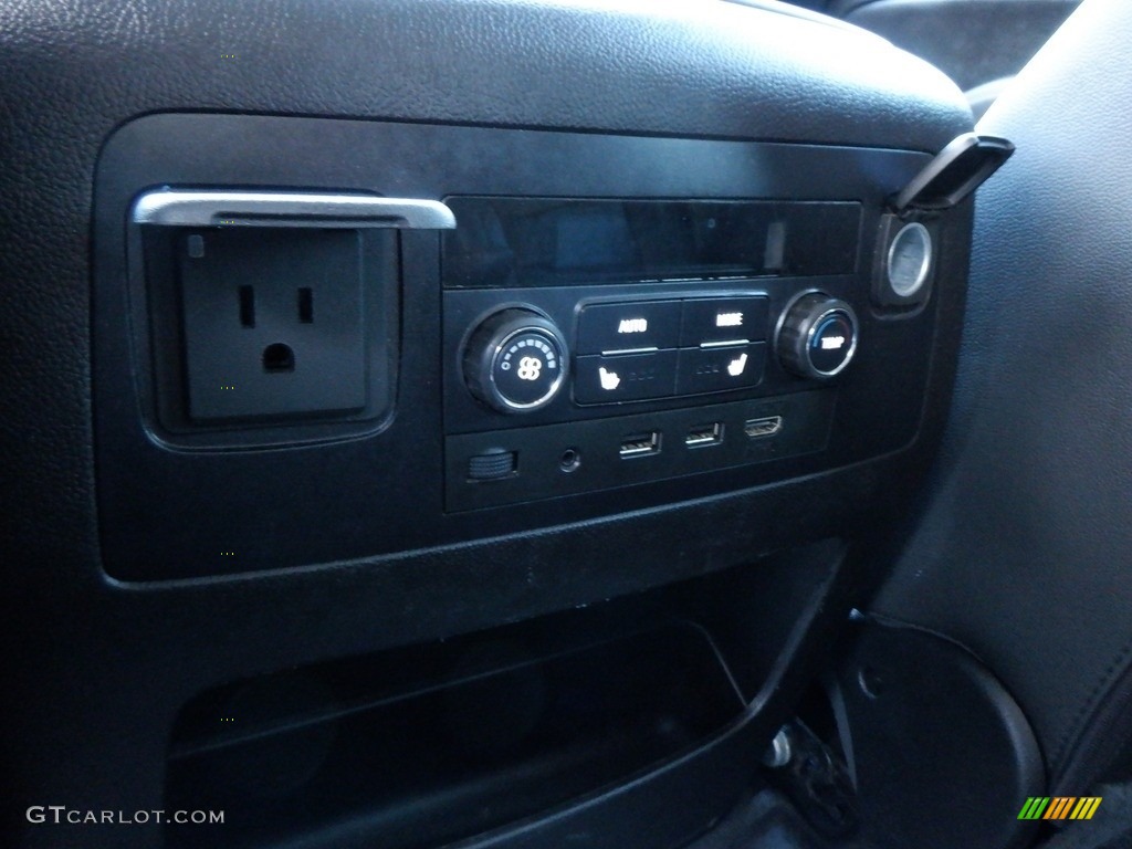 2019 Suburban Premier 4WD - Black / Jet Black photo #42