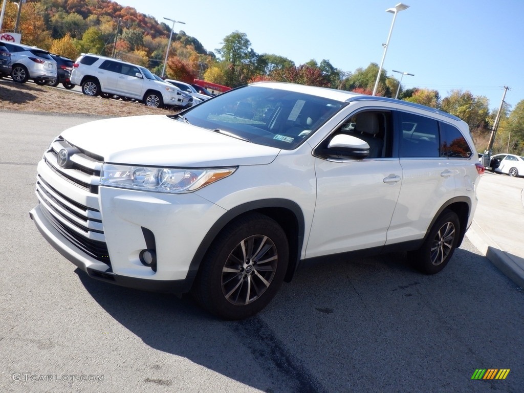 2019 Highlander XLE AWD - Blizzard Pearl White / Ash photo #5