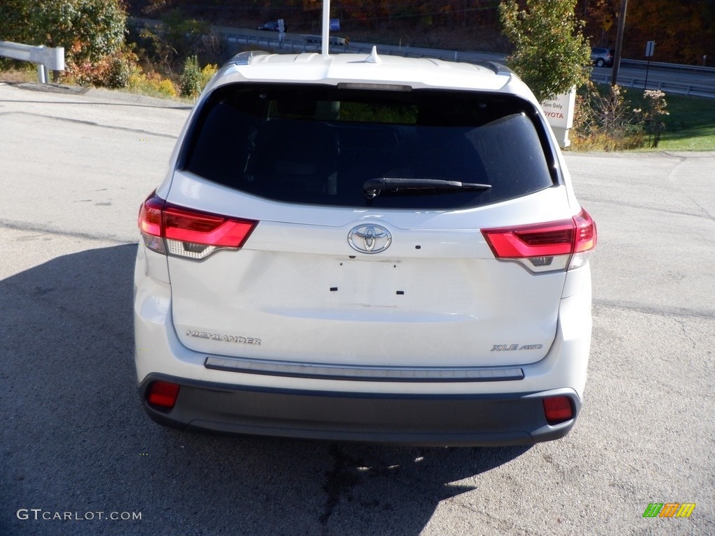 2019 Highlander XLE AWD - Blizzard Pearl White / Ash photo #8