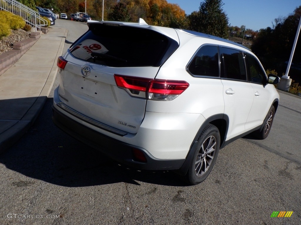 2019 Highlander XLE AWD - Blizzard Pearl White / Ash photo #9
