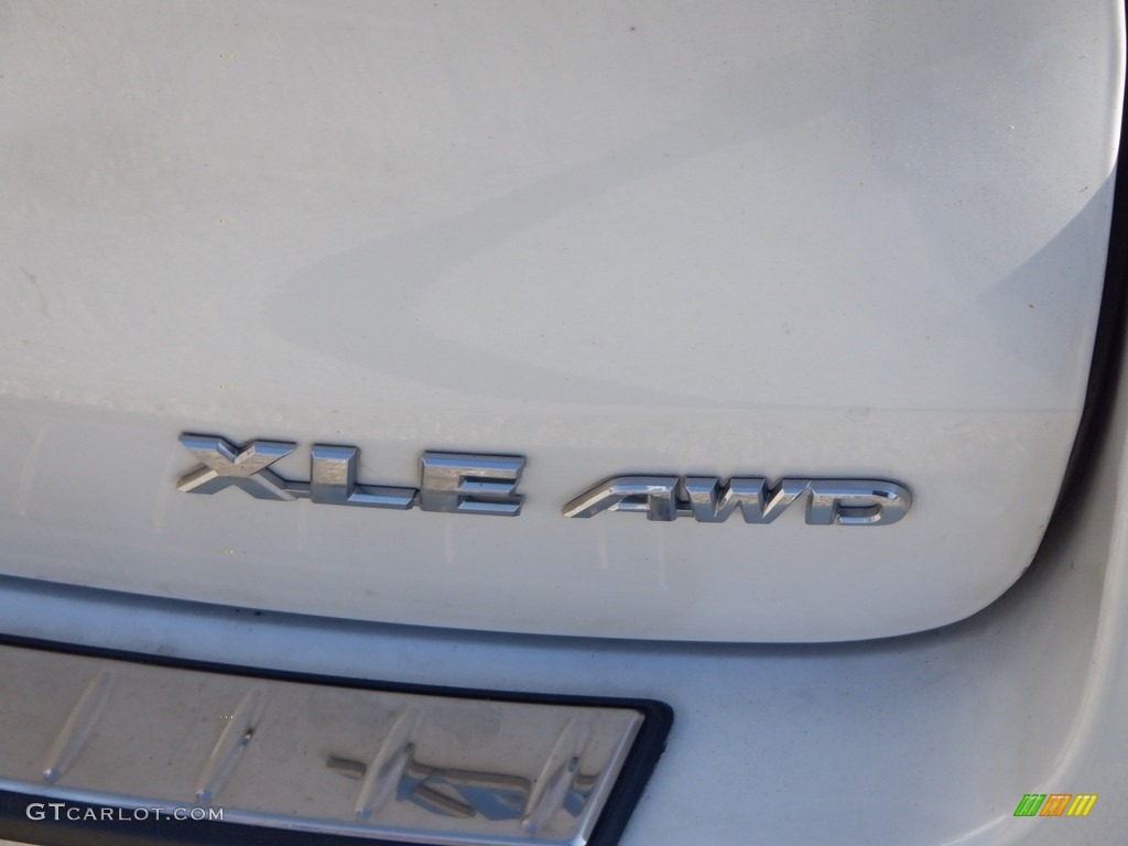 2019 Highlander XLE AWD - Blizzard Pearl White / Ash photo #10