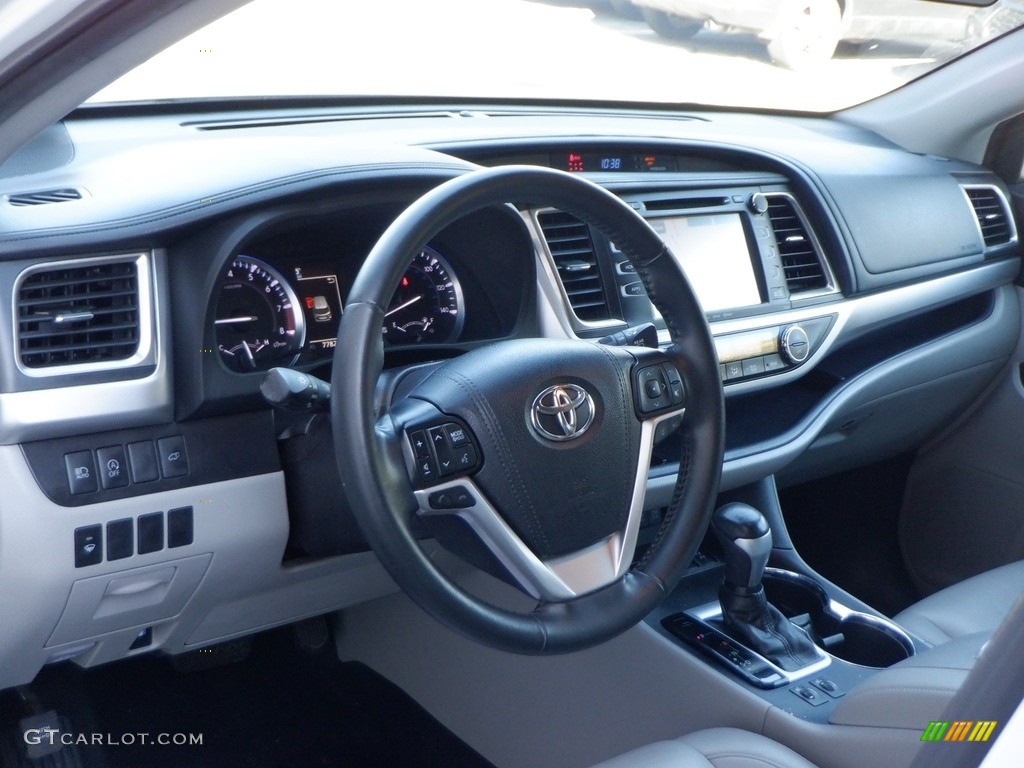 2019 Highlander XLE AWD - Blizzard Pearl White / Ash photo #12