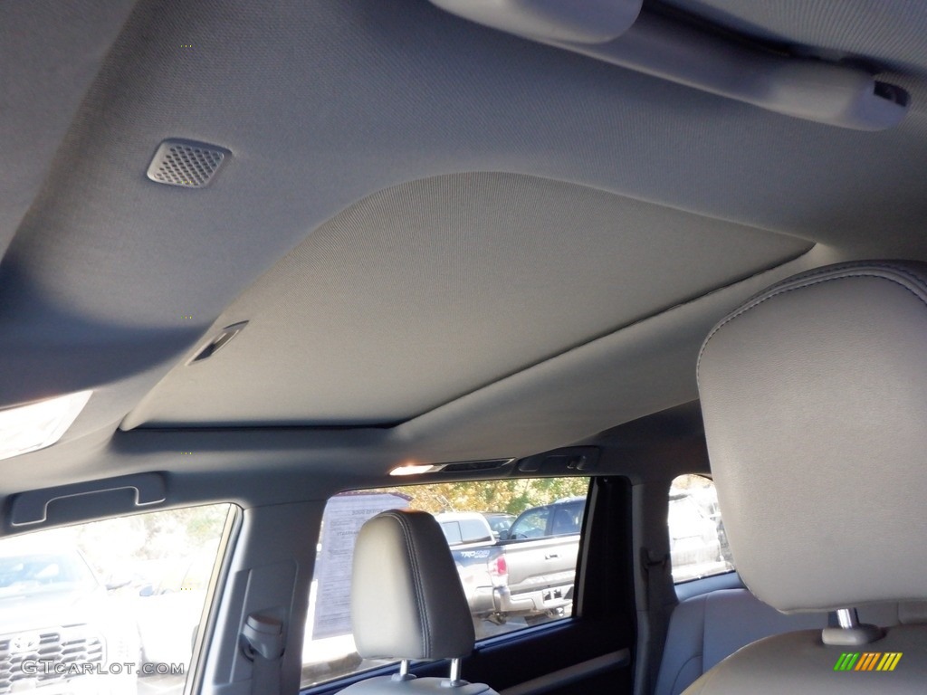2019 Highlander XLE AWD - Blizzard Pearl White / Ash photo #14