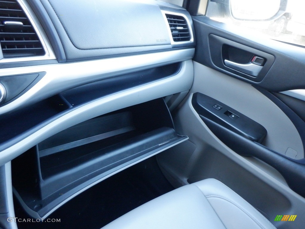 2019 Highlander XLE AWD - Blizzard Pearl White / Ash photo #28