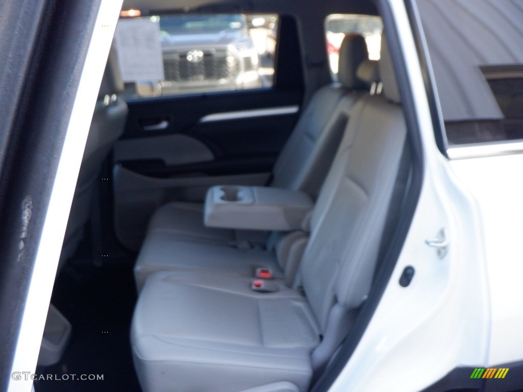 2019 Highlander XLE AWD - Blizzard Pearl White / Ash photo #29