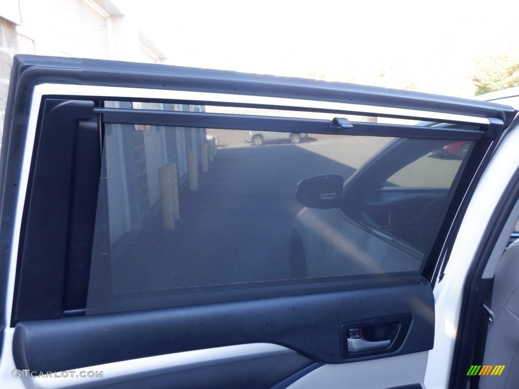 2019 Highlander XLE AWD - Blizzard Pearl White / Ash photo #30