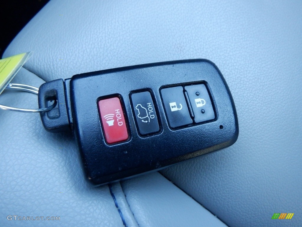 2019 Highlander XLE AWD - Blizzard Pearl White / Ash photo #32