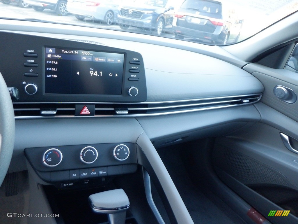 2024 Elantra SE - Abyss Black / Gray photo #11