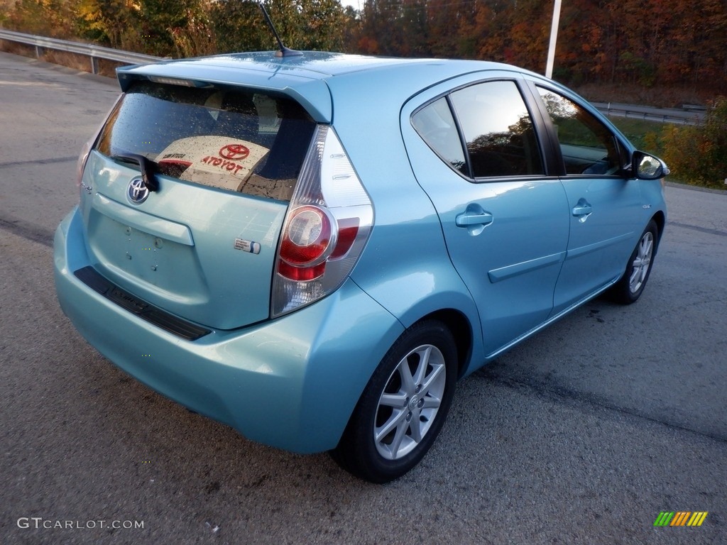 2013 Prius c Hybrid Three - Summer Rain Metallic / Light Blue Gray/Black photo #9