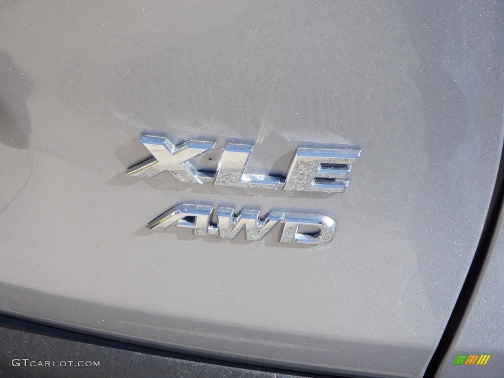 2023 Toyota RAV4 XLE AWD Marks and Logos Photos