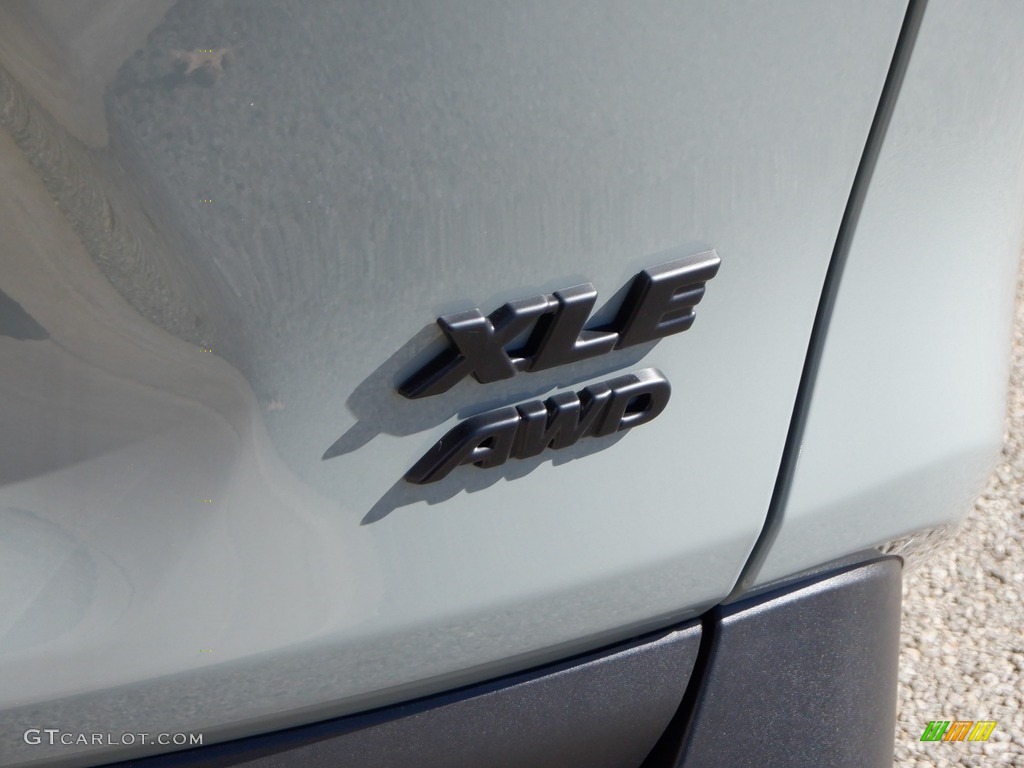 2023 Toyota RAV4 XLE Premium AWD Marks and Logos Photos