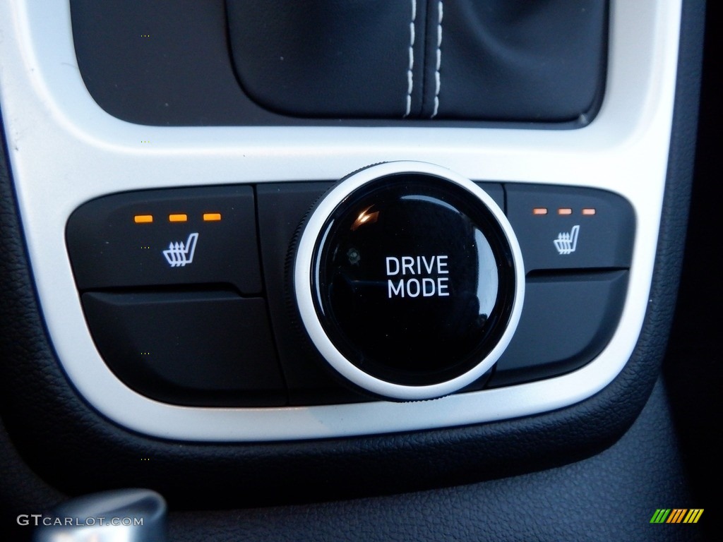 2024 Hyundai Venue Limited Controls Photo #146716765