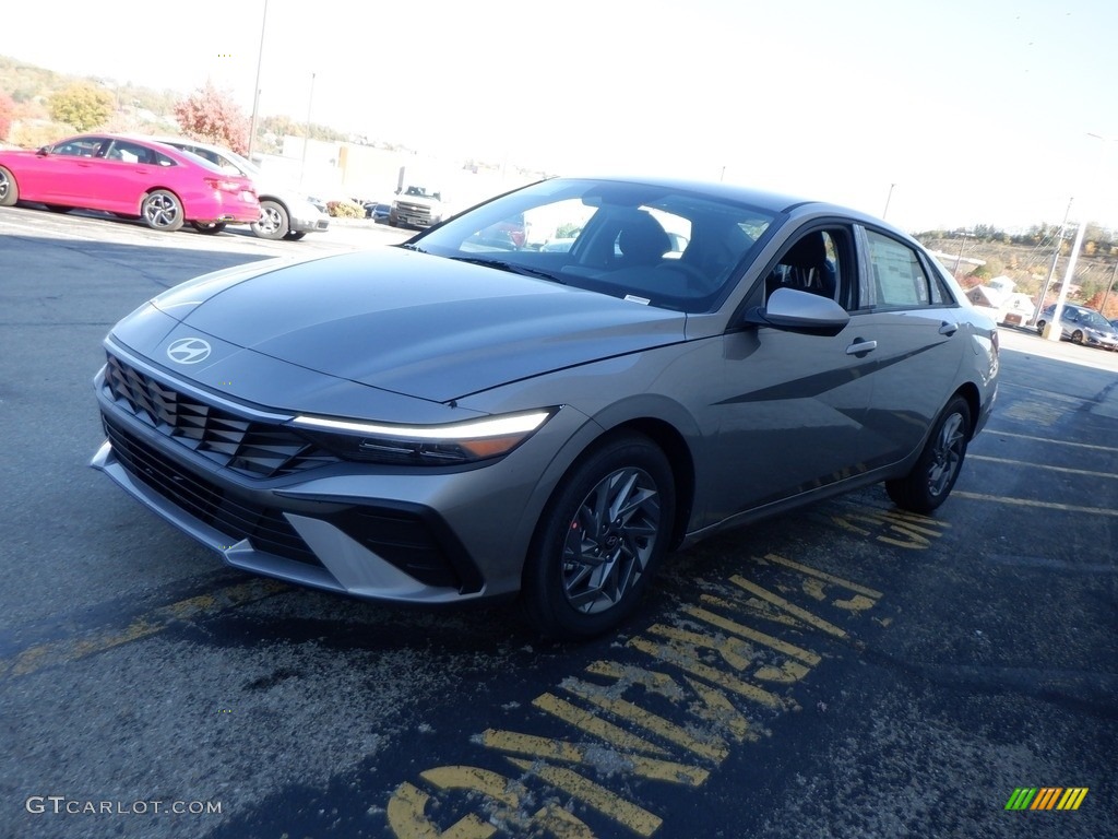 2024 Elantra SEL - Fluid Metal / Black photo #5