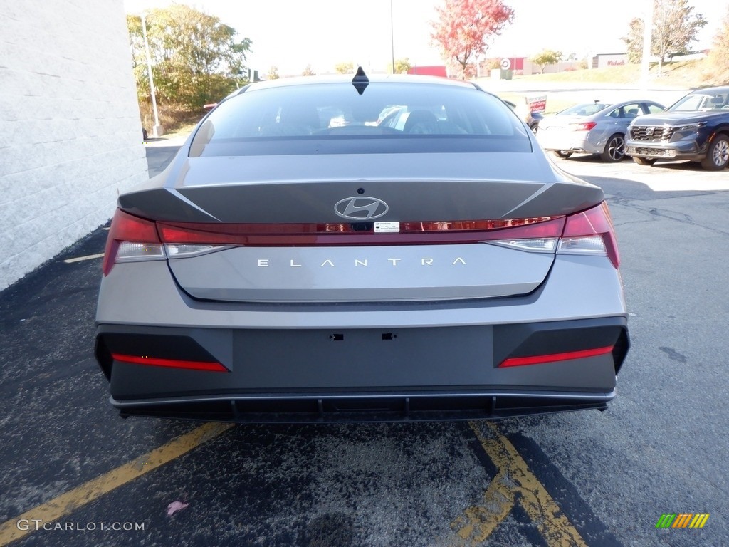 2024 Elantra SEL - Fluid Metal / Black photo #6