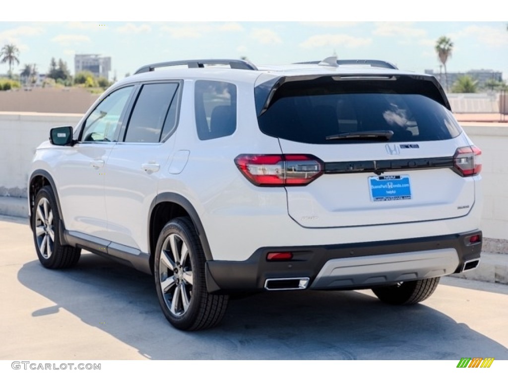 2024 Pilot Touring AWD - Platinum White Pearl / Black photo #2