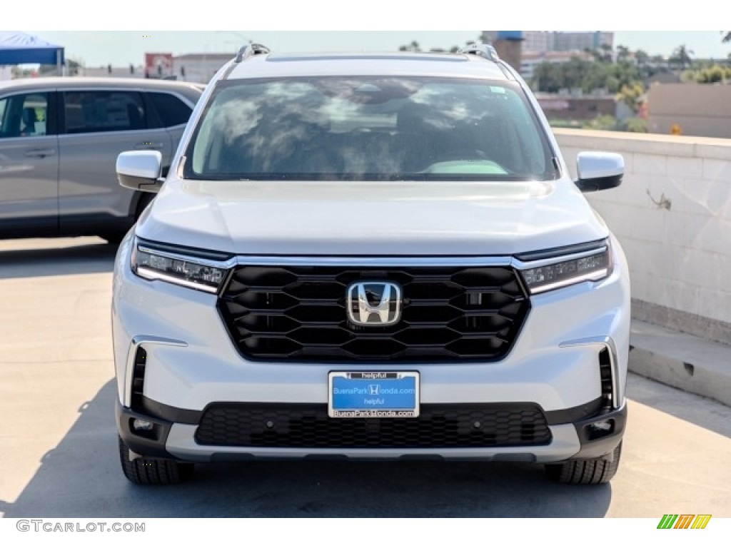 2024 Pilot Touring AWD - Platinum White Pearl / Black photo #3