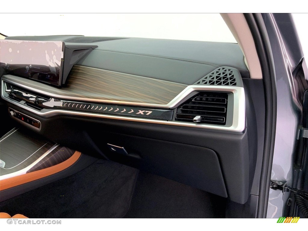 2023 BMW X7 xDrive40i Tartufo Dashboard Photo #146718274
