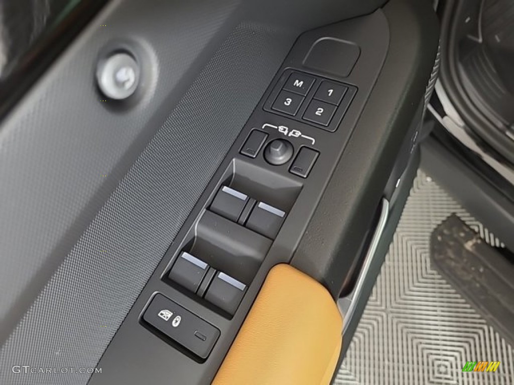 2024 Land Rover Defender 110 V8 Door Panel Photos