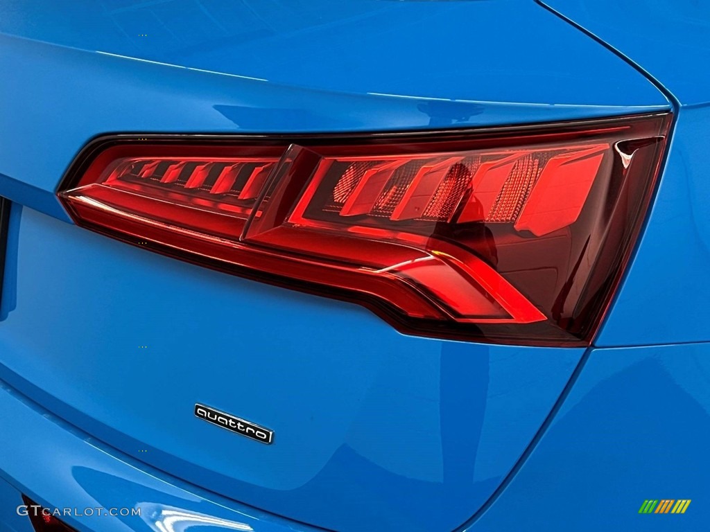 2020 Audi Q5 e Premium Plus quattro Hybrid Marks and Logos Photos