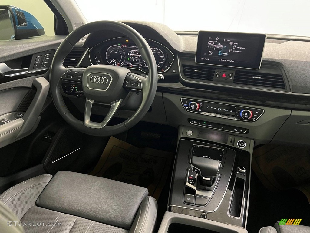 2020 Audi Q5 e Premium Plus quattro Hybrid Rock Gray Dashboard Photo #146720505
