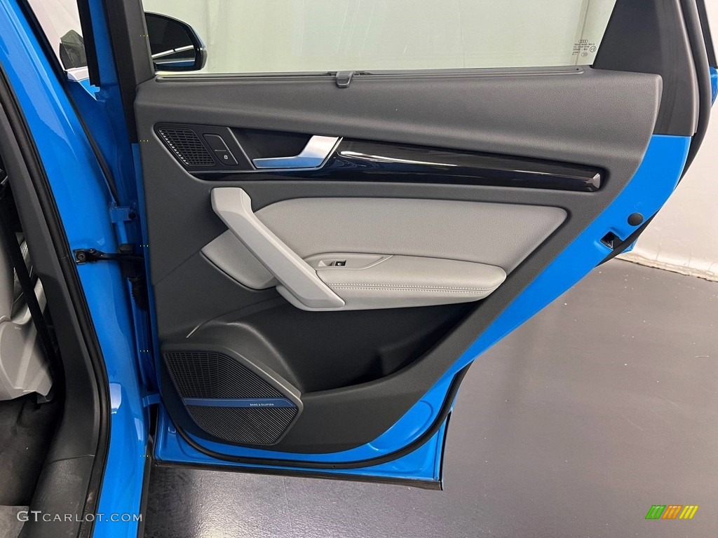 2020 Audi Q5 e Premium Plus quattro Hybrid Rock Gray Door Panel Photo #146720925