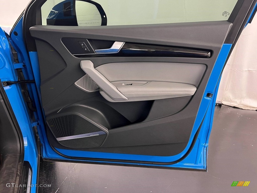 2020 Audi Q5 e Premium Plus quattro Hybrid Rock Gray Door Panel Photo #146720970