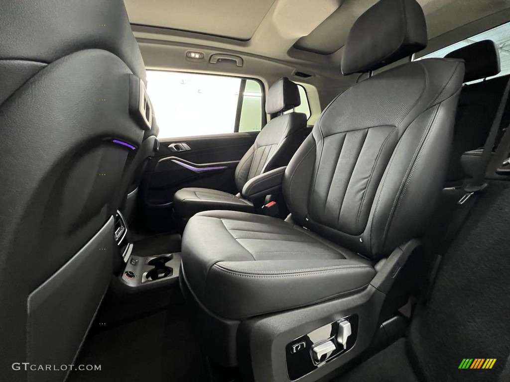 2022 BMW X7 xDrive40i Rear Seat Photos